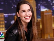 Emilia Clarke #323 picture (Landscape Medium)