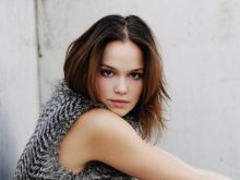 Emilia Schüle