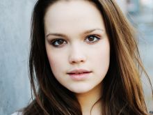 Emilia Schüle