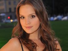 Emilia Schüle