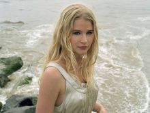 Emilie de Ravin photo