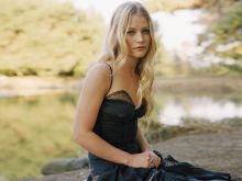 Emilie de Ravin photo