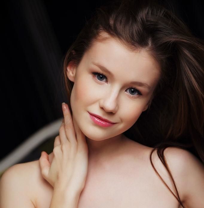 Emily Bloom Wallpaper Celebrities Wallpaper Better