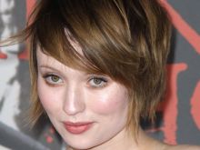 Emily Browning photo