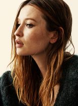Emily Browning photo