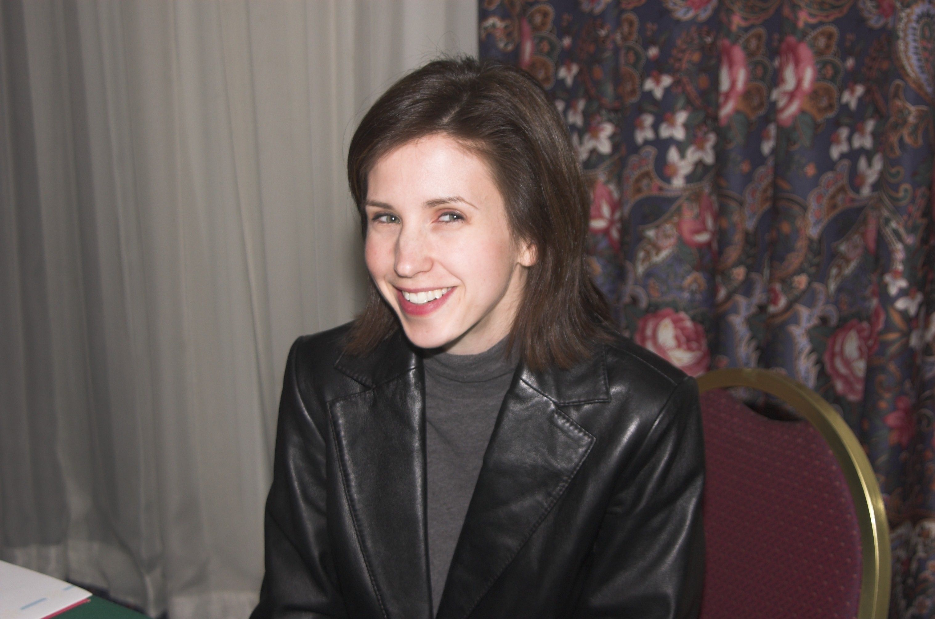 Pictures of Emily Perkins