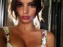 Emily Ratajkowski photo