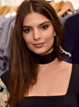 Emily Ratajkowski photo