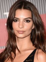 Emily Ratajkowski photo