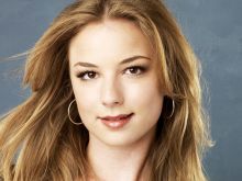 Emily VanCamp photo
