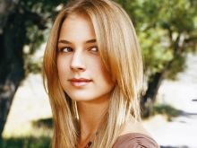 Emily VanCamp