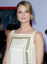 Emily VanCamp photo