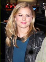 Emily VanCamp photo
