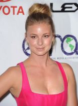 Emily VanCamp photo