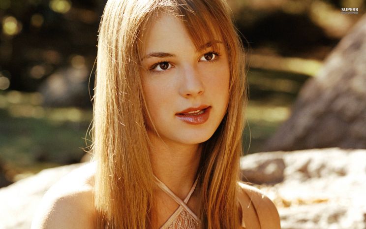 Emily VanCamp