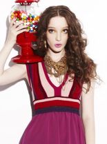 Emma Dumont photo