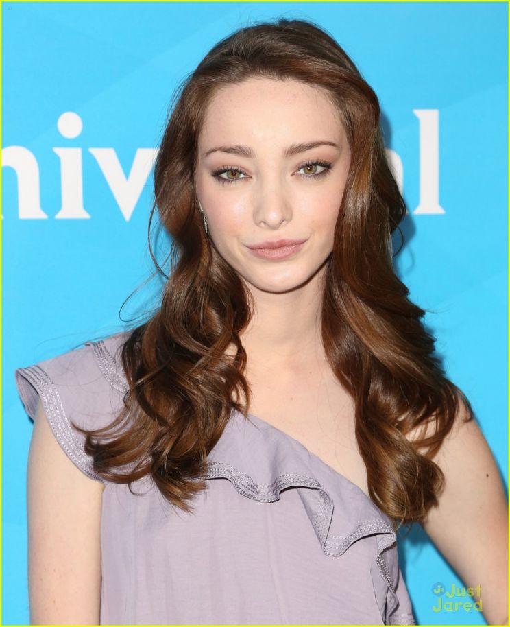 Emma Dumont
