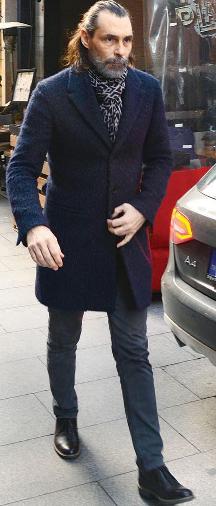 Pictures of Erdal Besikçioglu