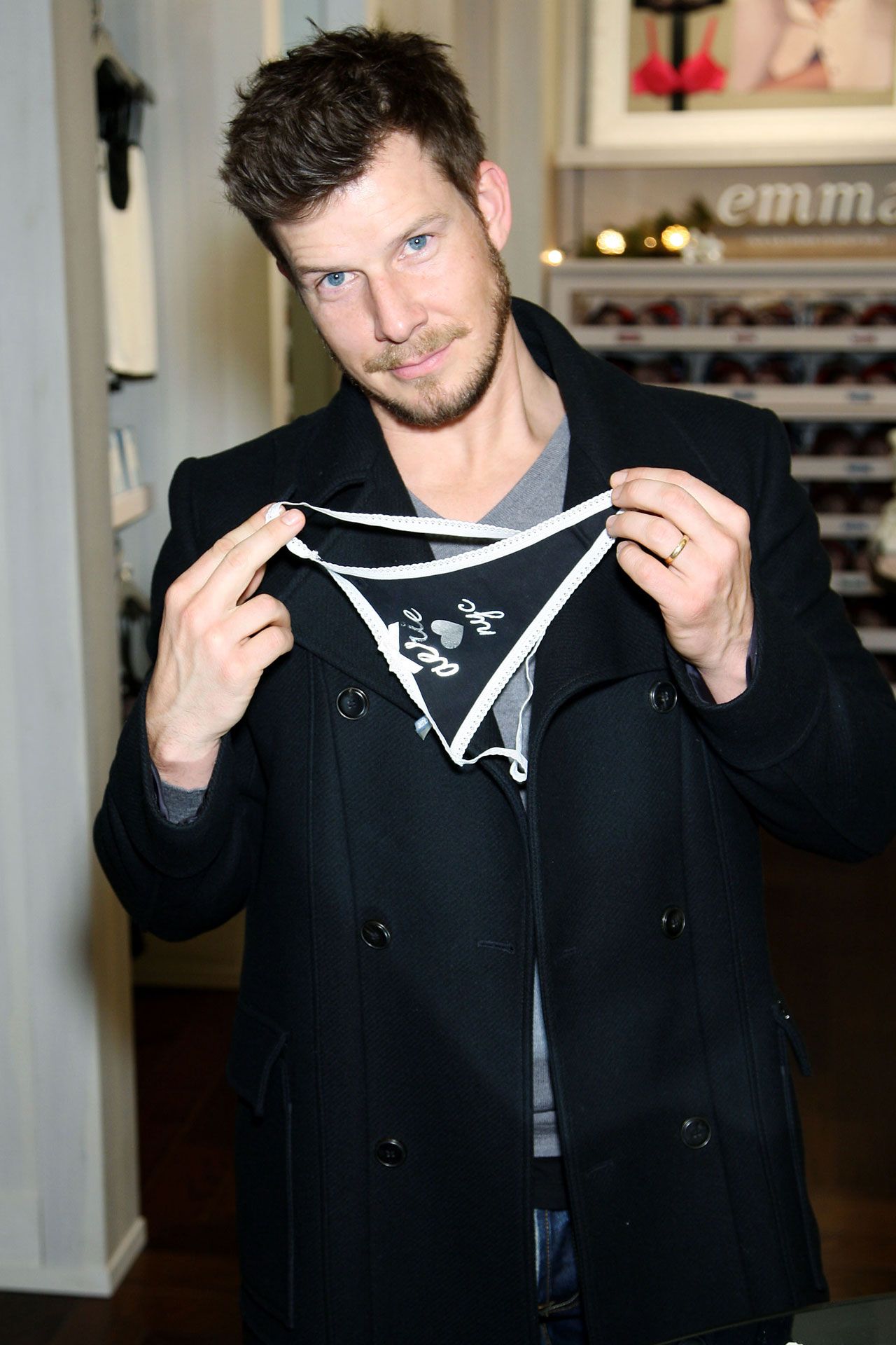Pictures of Eric Mabius
