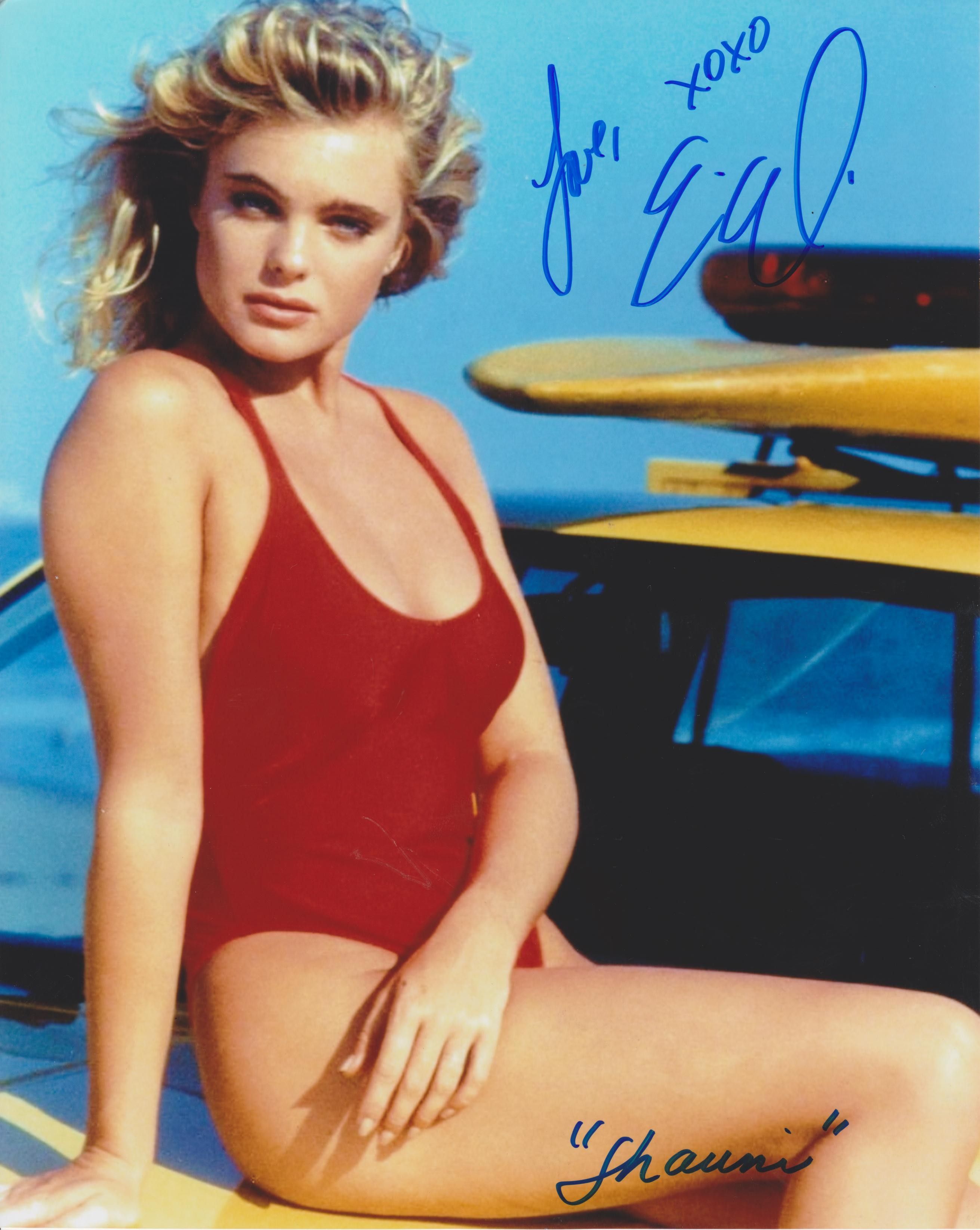 Erika Eleniak. 