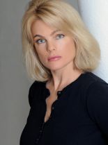 Erika Eleniak