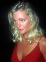 Erika Eleniak photo