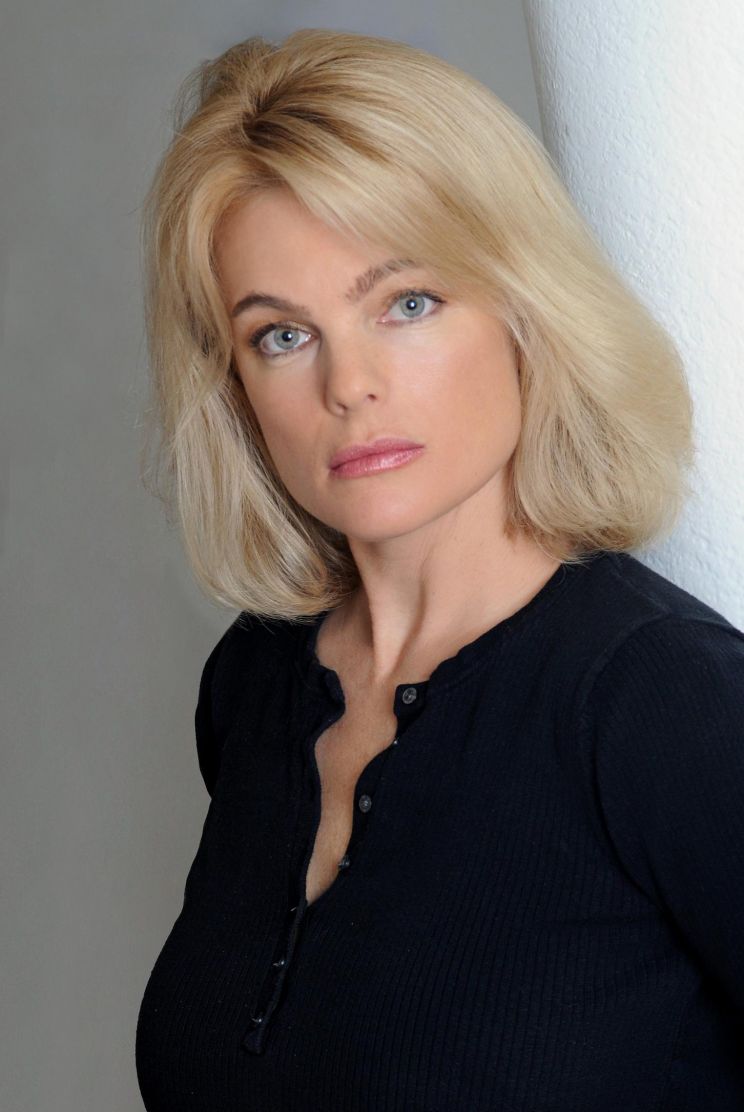 Erika Eleniak