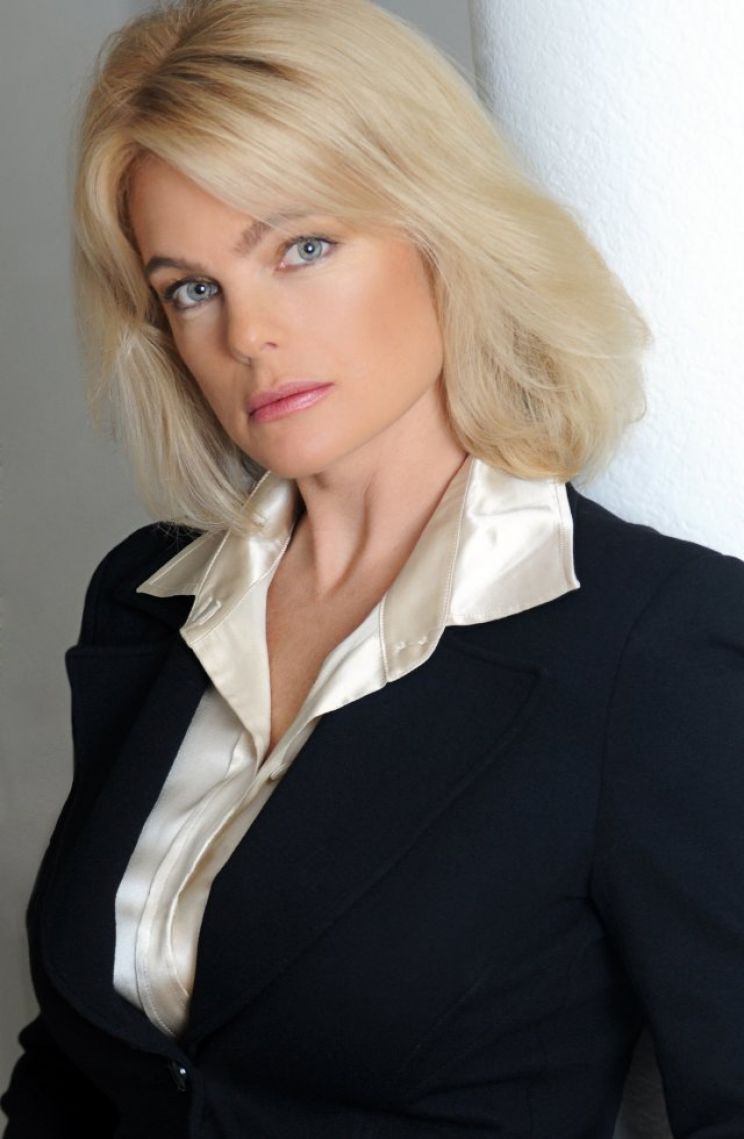 Erika Eleniak