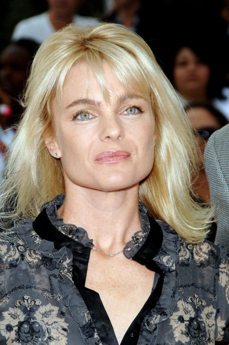 Erika Eleniak