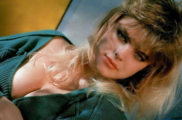 Erika Eleniak