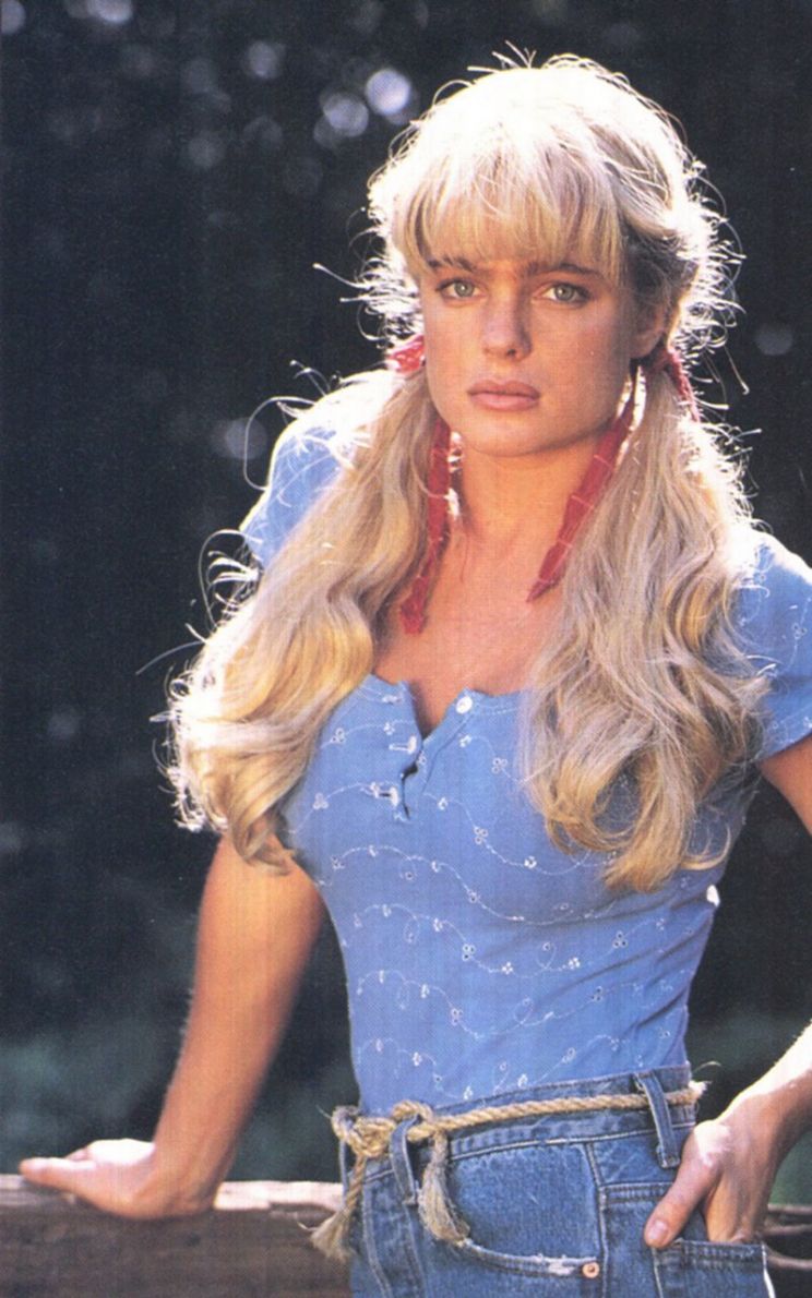 Erika Eleniak