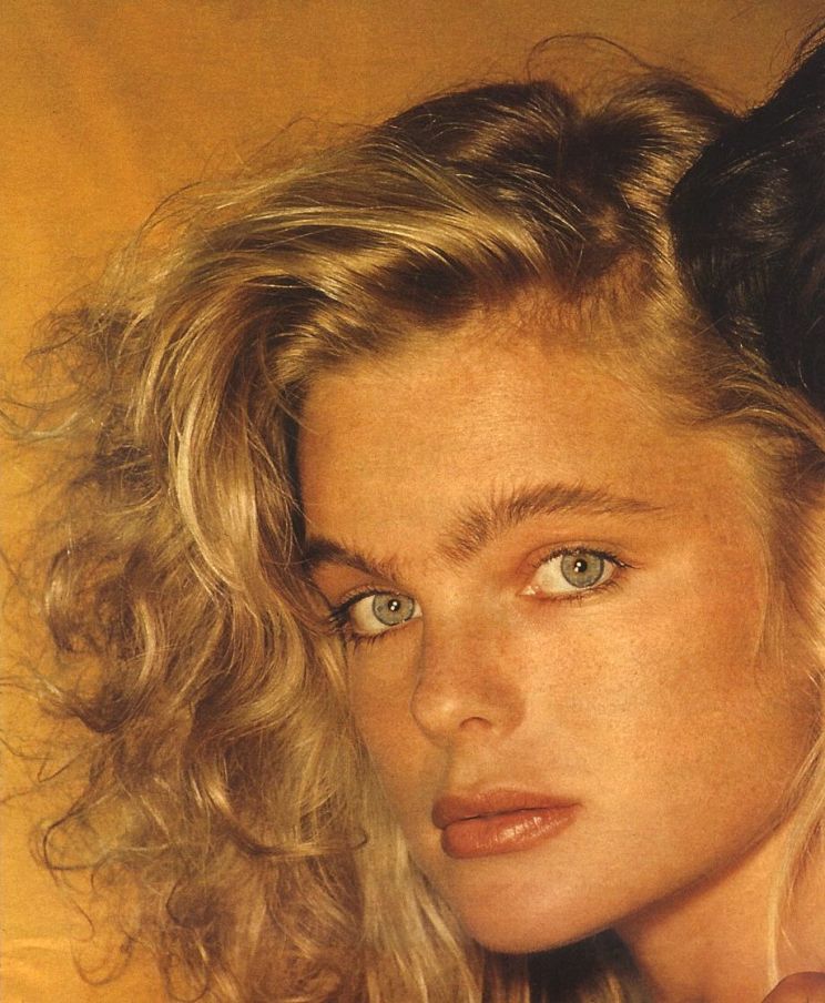 Erika Eleniak