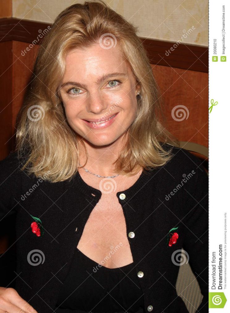 Erika Eleniak