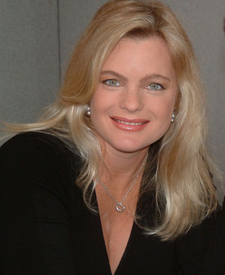 Erika Eleniak