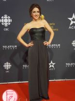 Erin Karpluk photo