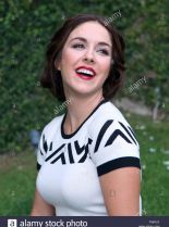 Erin Karpluk photo
