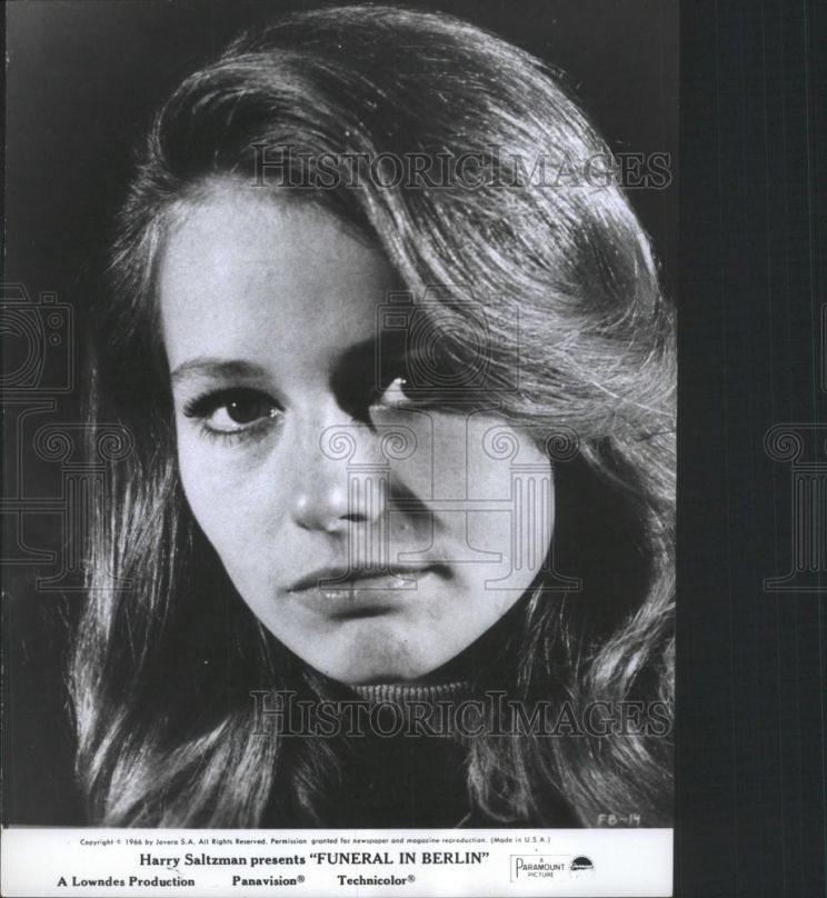 Eva Renzi