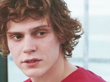 Evan Peters