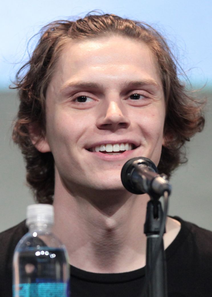 Evan Peters