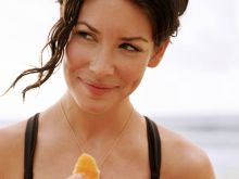Evangeline Lilly #9004 picture (Landscape Medium)