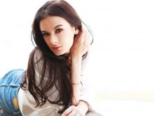 Evelyn Sharma