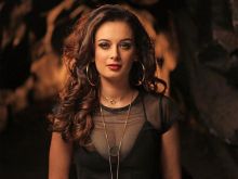 Evelyn Sharma