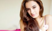 Evelyn Sharma