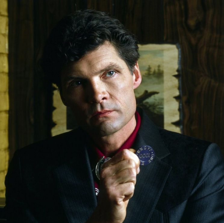 Everett McGill