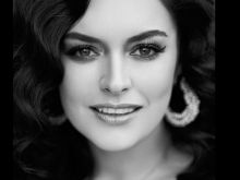 Ezgi Mola