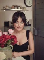 Ezgi Mola