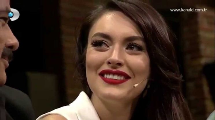 Ezgi Mola