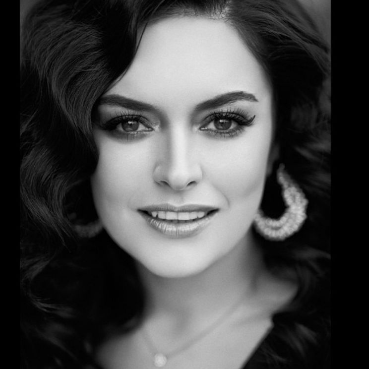 Ezgi Mola