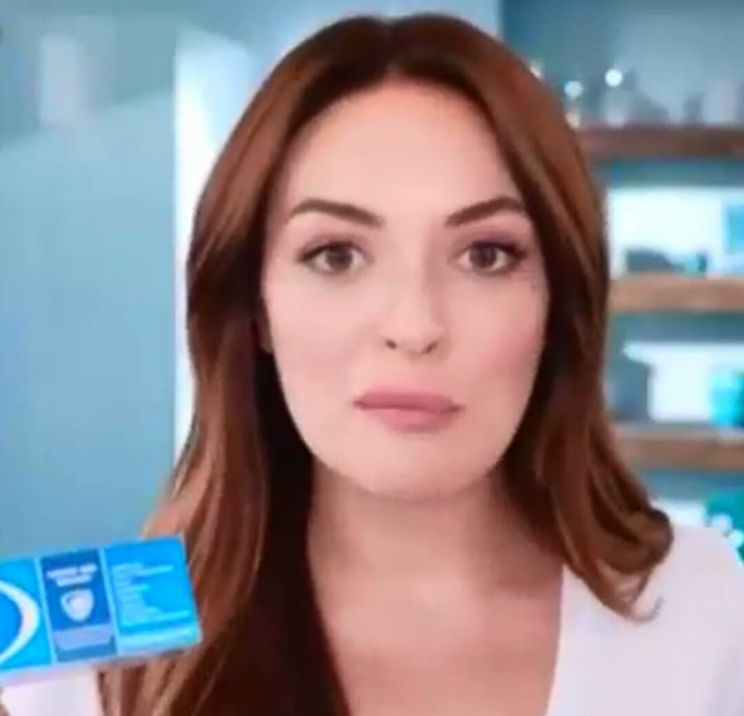Ezgi Mola