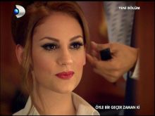 Farah Zeynep Abdullah #1113286 picture (Landscape Medium)